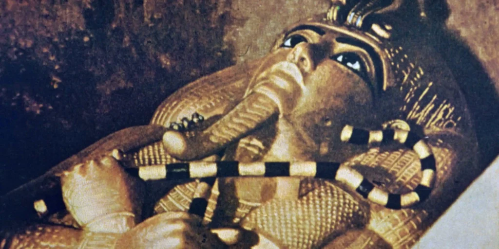 King Tutankhamun - Egypt Mo Tours-min